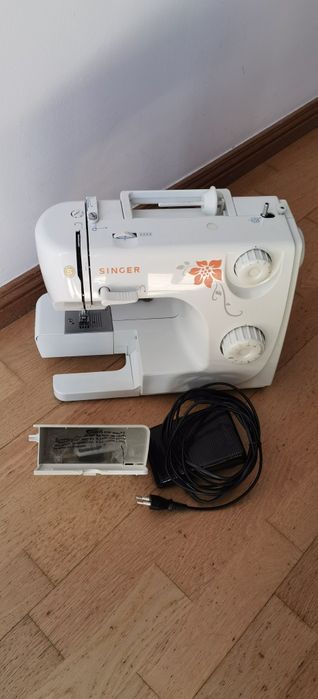 Máquina Costura SINGER modelo 8280