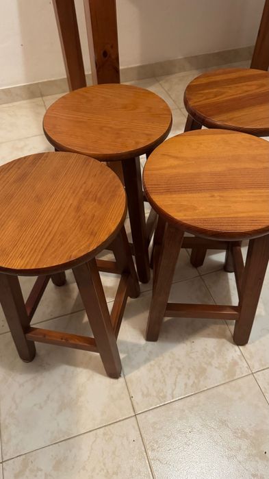 Mesa e 4 bancos madeira