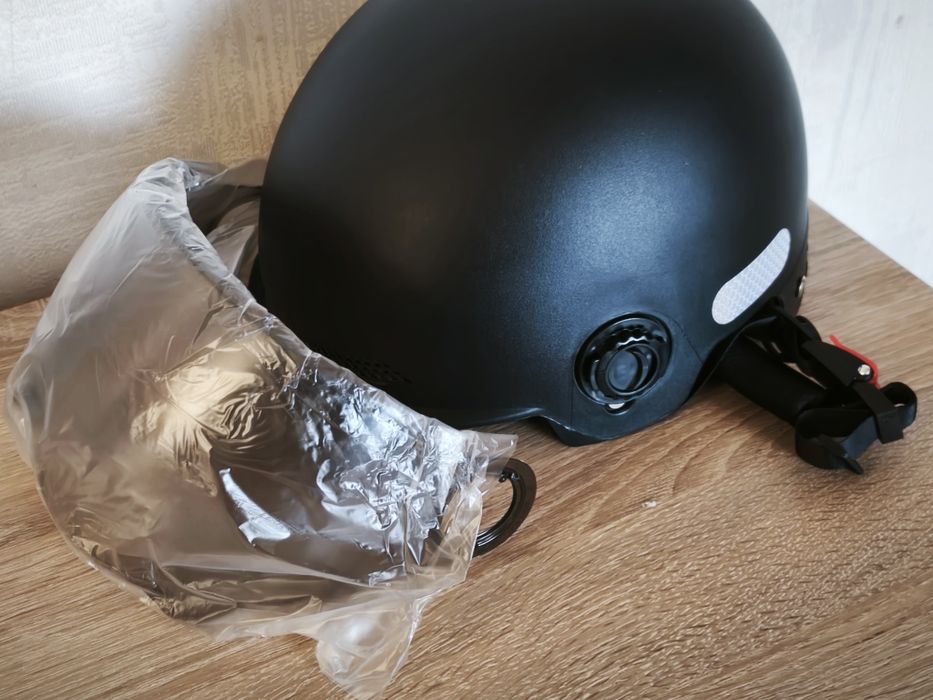 Шлем для скутера, мотоцикла, велосипеда и т.д.