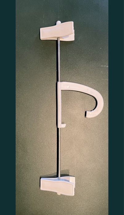 Cruzetas/ Cabides vermelhas e brancas 90 unidades