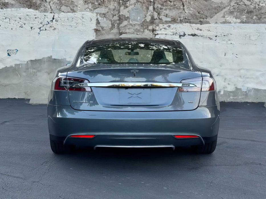 Tesla Model S      2013
