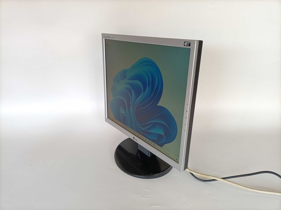 Monitor LG Flatron L1753S LCD VGA de 17 polegadas446762015649310721