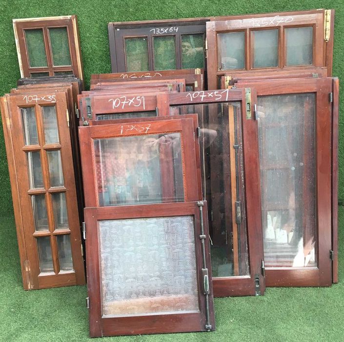 Janelas antigas, diversas, desde 5€ a vinte euros varias tamanhos,