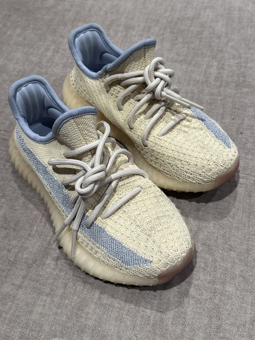 Кросівки Adidas Yezzy (оригінал) р.35. Довжина устілки 22,5см
