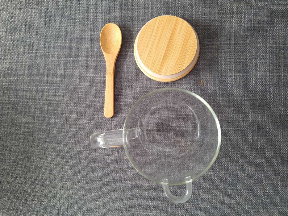 Chavena em vidro com colher e tampa de bambu