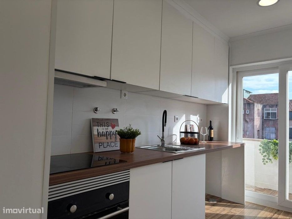 Apartamento T2, Renovado, junto a Vila Chã/Amadora: Oportunidade Ún... — Mina De Água, Lisboa