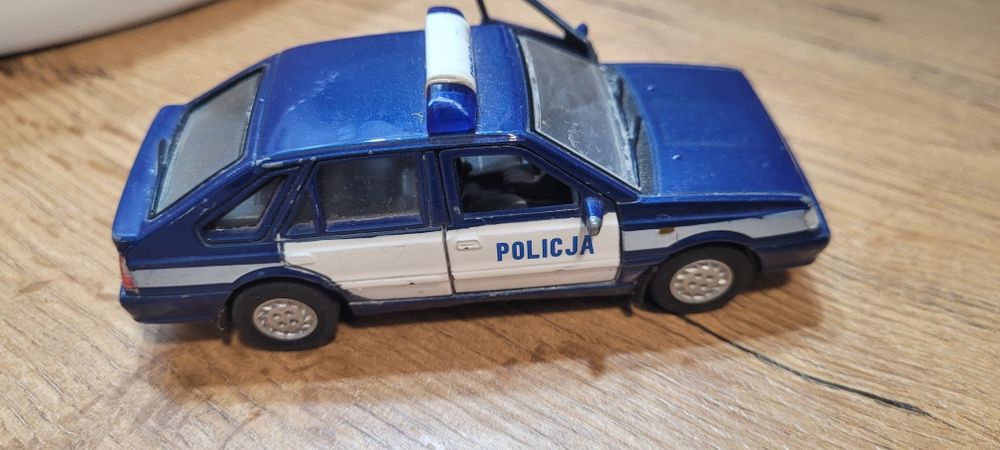 Model samochodu Policja Polonez Caro Plis