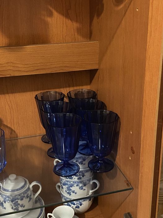 Conjunto Vintage de Vidro Azul Cobalto – Copos, Cálices e Garrafa/Jarro – Coleção