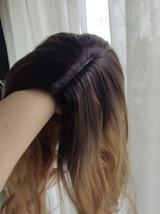 Miodowy blond ombre peruka