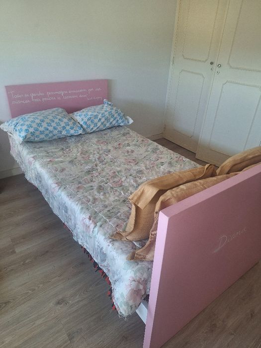 Cama de solteiro muito resistente e óptimo estado