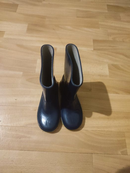 Продам резиновые сапоги для мальчика р 29