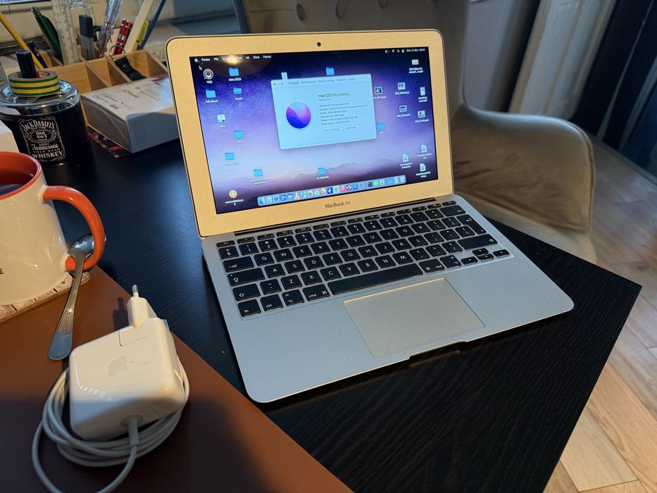 MacBook Air 11インチ　11-inch,Early 2015 Apple MacBook Air 11 (Early 2015) - Specyfikacje, Testy i