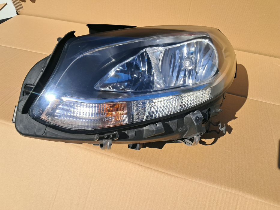Farol esquerdo mercedes classe B (W246)
