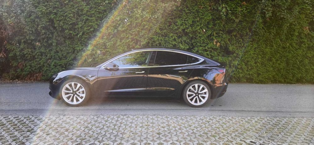 Tesla Model 3 — fotografia 4