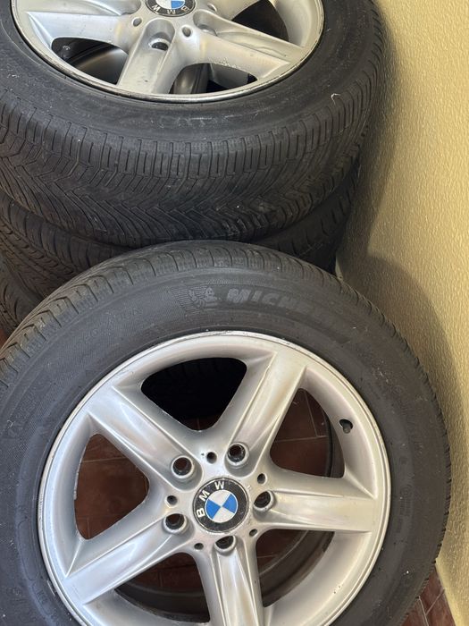 4 Jantes com pneus bmw em perfeito estado  medida:205/55R16