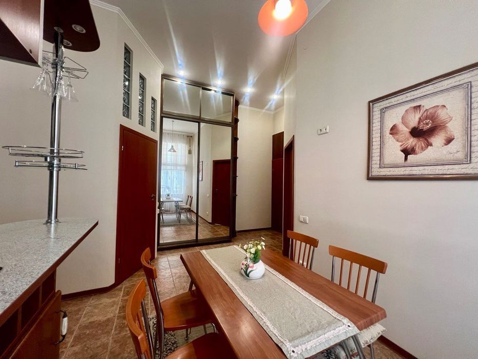 Знижка 40% на вечір Центр метро Хрещатик  Люкс Подобово Лютеранська 7