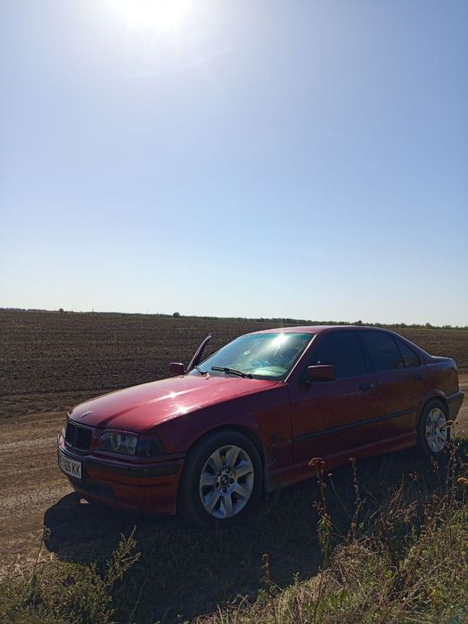 Продам машину БМВ е36