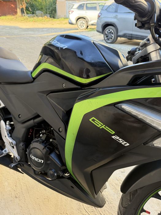 Продам мотоцикл Loncin Gp250