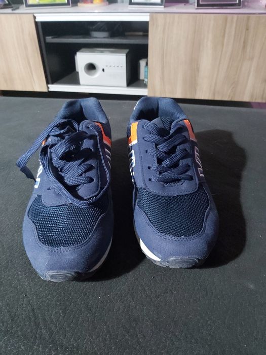 Sapatilhas NOVAS -- 38