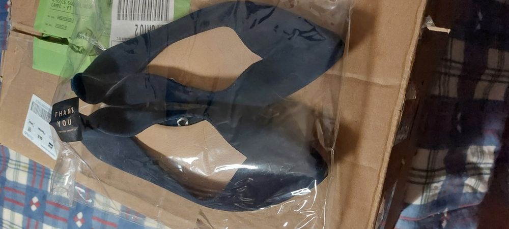 Dois pares de sapatos rasos