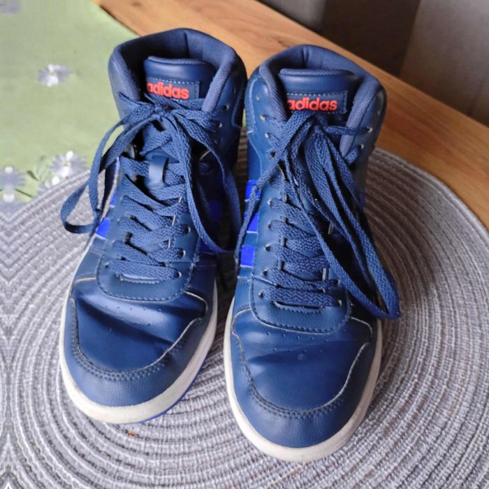 Buty Adidas Hoops 2.0 
Buty damskie za kostkę sznurowane rozm. UK 6 1/