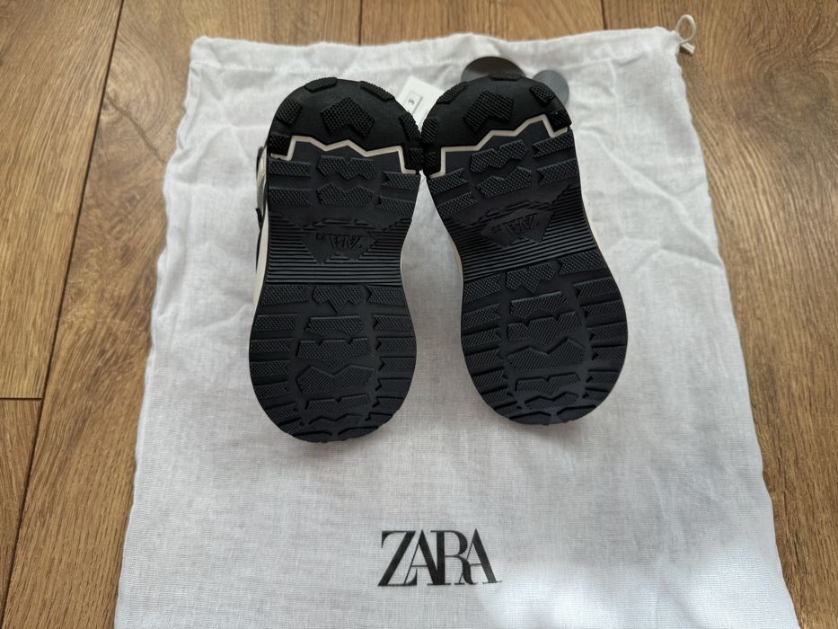 Кросівки Zara 23 (14,3cm) Disney