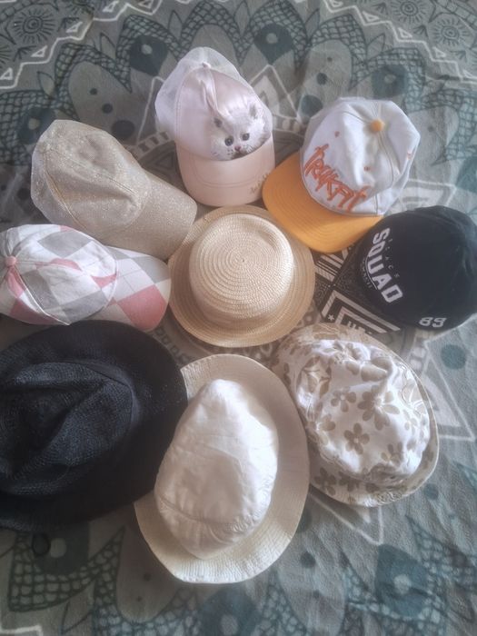 Продаются пляжные сумки и шляпы.,полотенца.