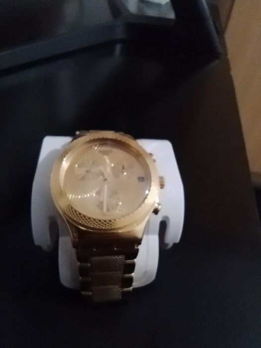 Relógio Swatch dourado
