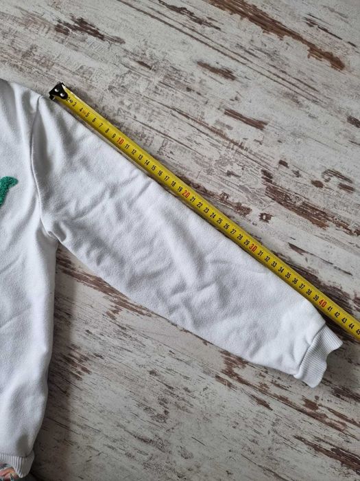 Biała bluza H&M r.140 cm – dziecięca, uniwersalna i wygodna