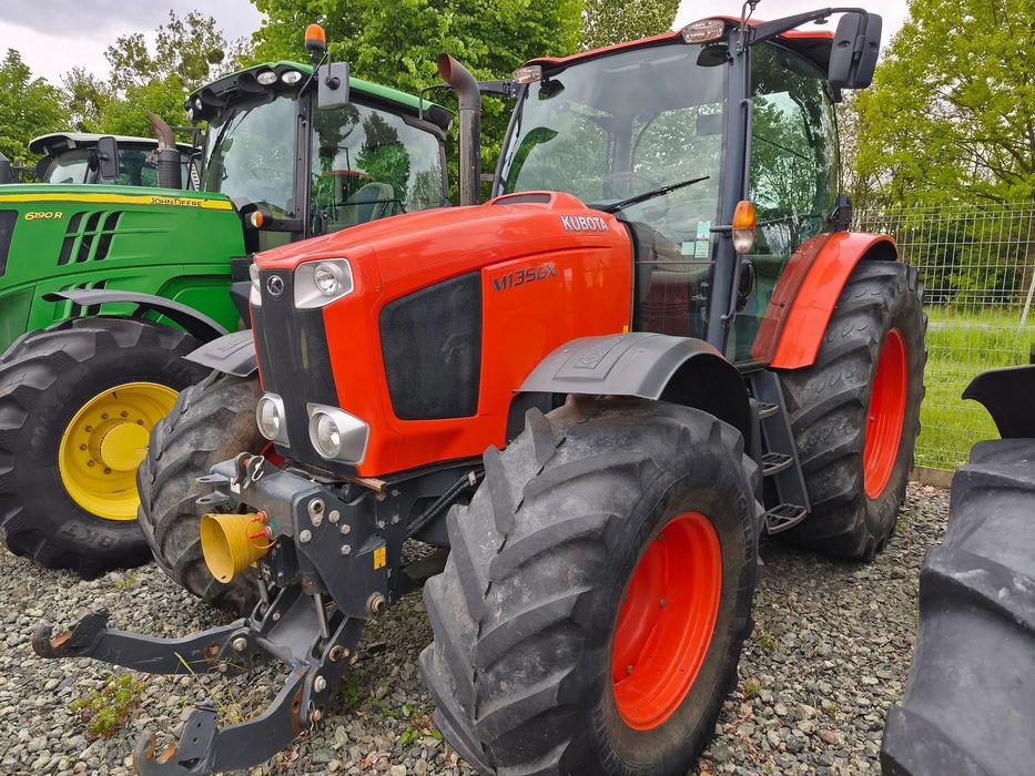 Kubota M 135 GX  Kubota m135gx 2990mth przedni TUZ WOM