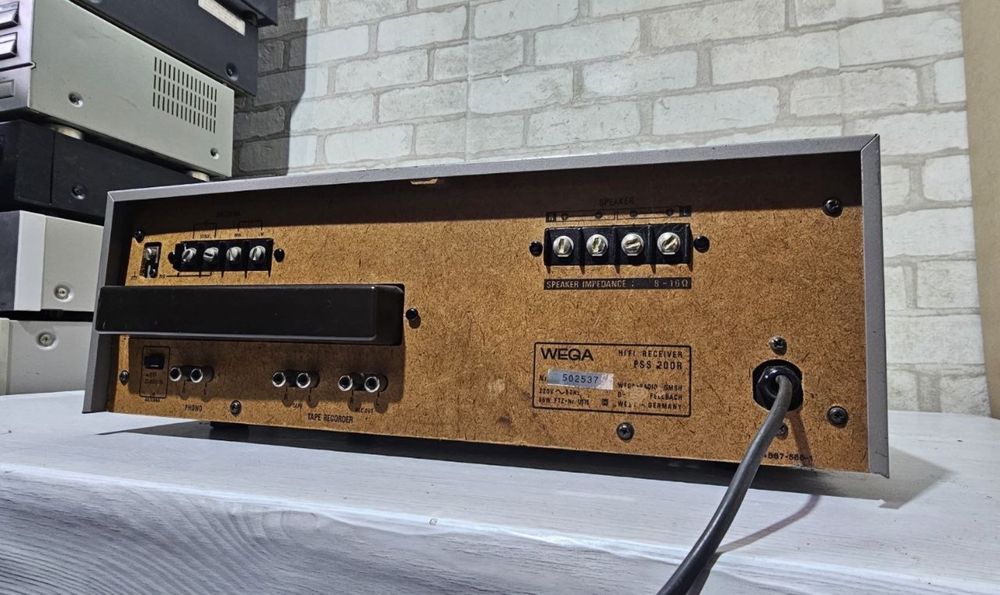 FM/AM  Стерео ресивер WEGA PSS-200R +1, 2×40 Вт б/у з Німеччини