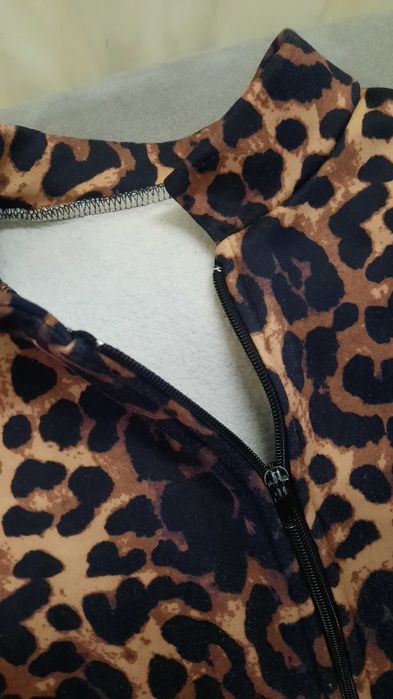 Płaszczyk panterka r. 128 cienki