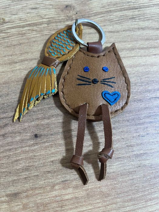 Skórzana zawieszka do torebki kot i ryba, brelok, ręcznie robiony