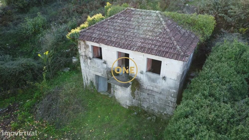 Ruina para reconstrução em Passô, Vila Verde