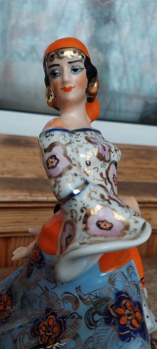 Статуэтка. Цыганка Аза. Трегубова. Коростень.