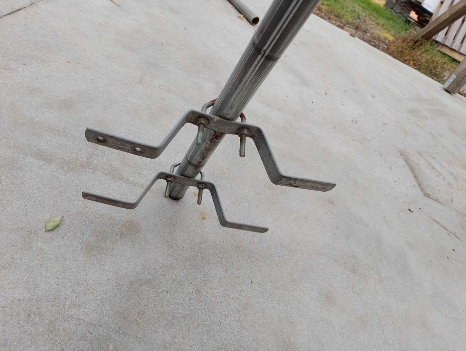 Maszt do mocowania anteny na zewnątrz metalowy 3 m.