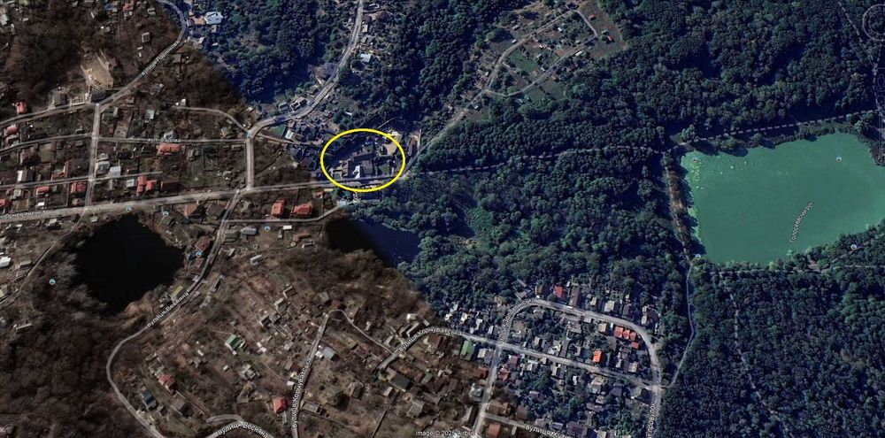 Продається будинок біля Голосіївського парку в оточенні озер.