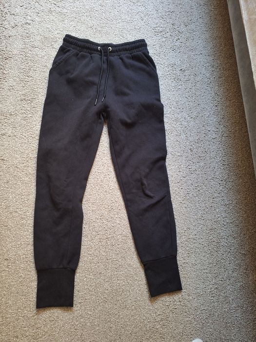 Spodnie dresowe czarne reserved 152cm