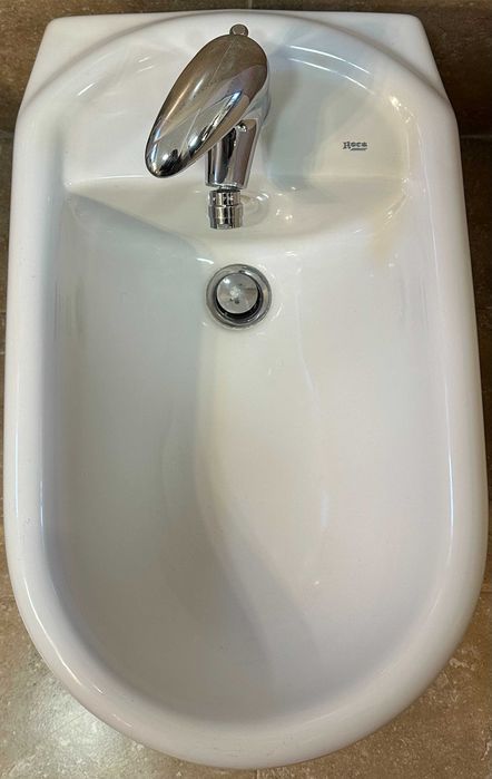 Sanita + autoclismo + Bidé com torneira - Marca ROCA