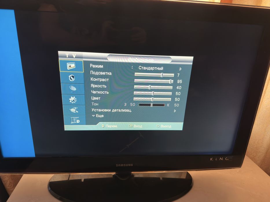 Телевізор samsung LE40A656A1F синя полоска