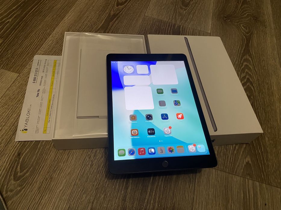 Продам iPad 8th 10ʼ2 Space Grey