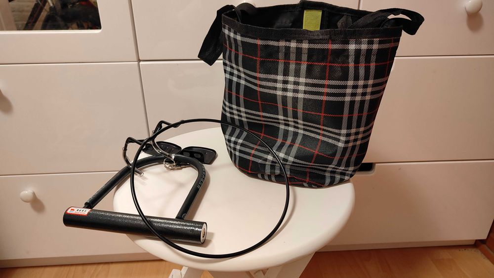 Нові велокорзина 6,87 л, велозамок, 2-і велопідніжки для дитини