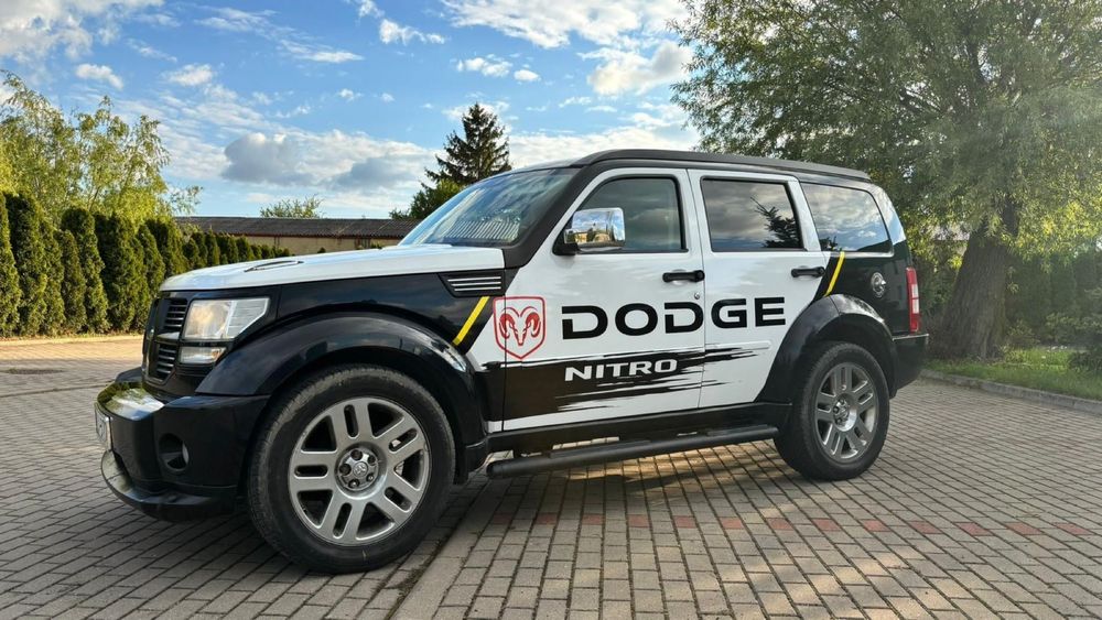 Dodge nitro 4.0 V6 4x4 servis