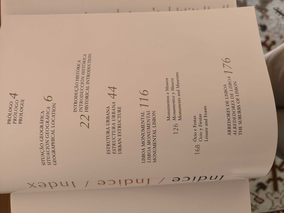 Livro trilingue sobre Lisboa