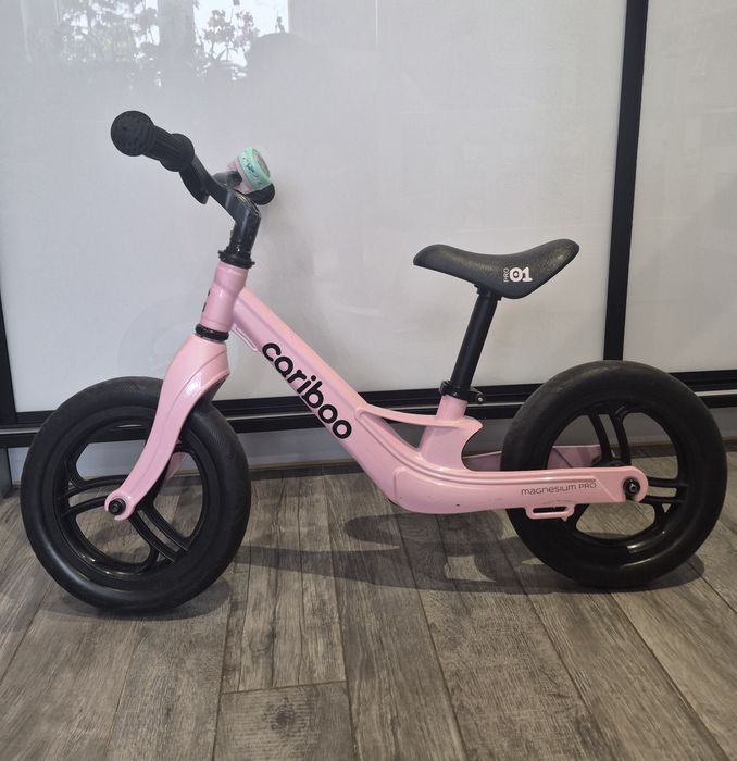 Rowerek biegowy Cariboo różowy + akcesoria