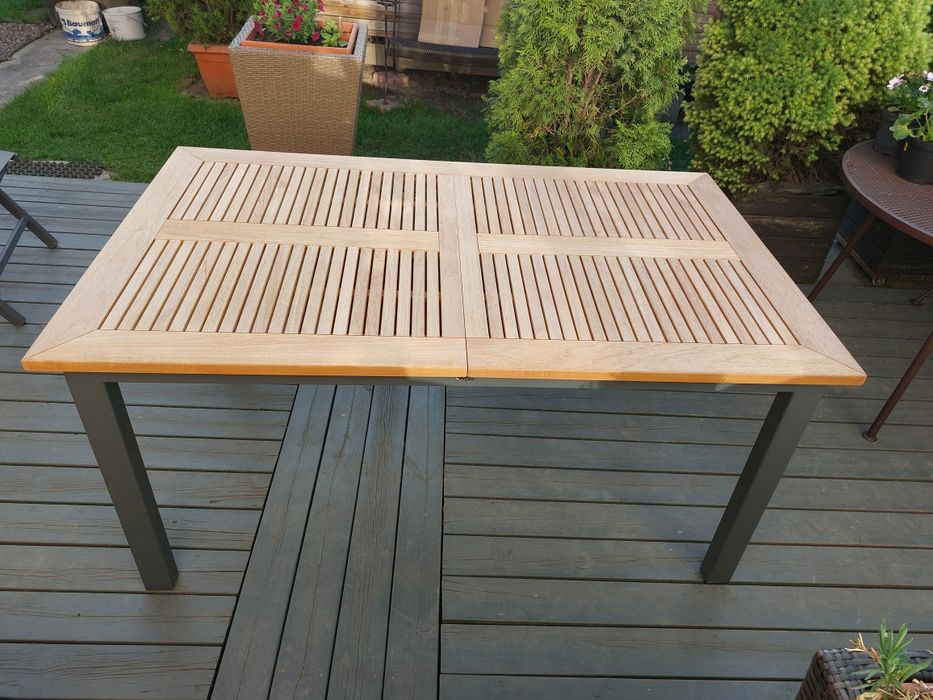 Stół z drzewa tekowego