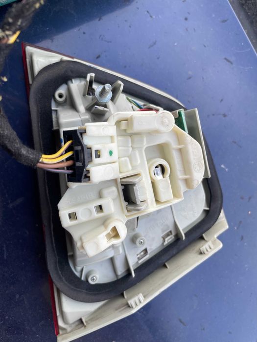 Bmw 3 e91 lampa tył w klapę prawa lift 7.289.434