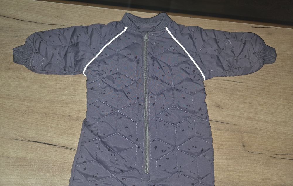 Kombinezon Vrs jak nowy wiosne 74cm