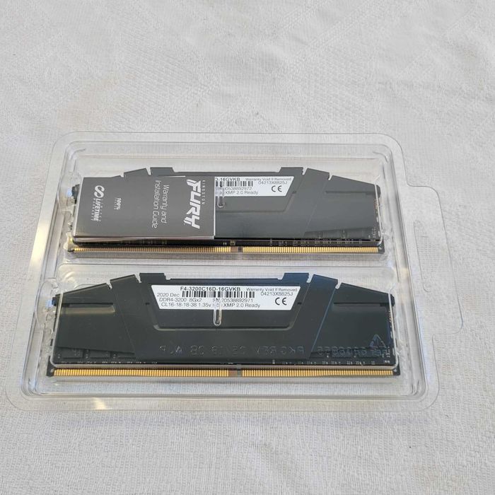 Memória RAM G.Skill 16GB Ripjaws V (2x 8GB) DDR4 3200MHz PC4-25600 CL16 - F4-3200C16D-16GVKB