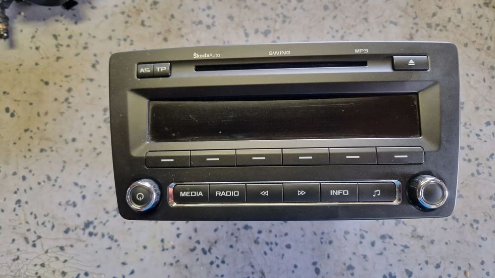 SKODA OCTAVIA II LIFT RADIO FABRYCZNE SWING 1Z0035161G